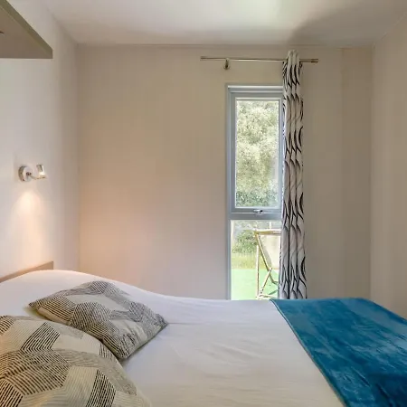 New De 2020 By Interhome