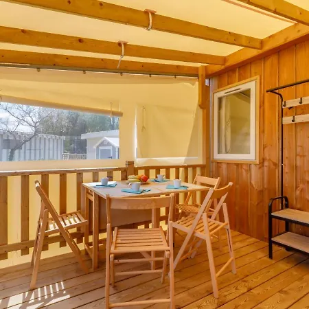 New De 2020 By Interhome *