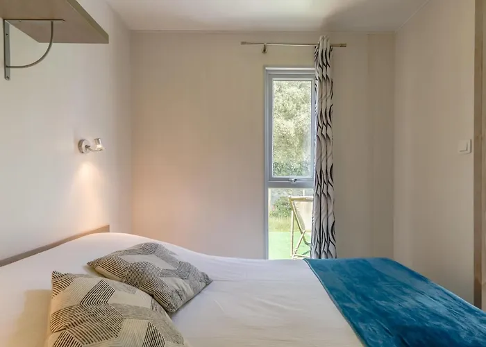 New De 2020 By Interhome